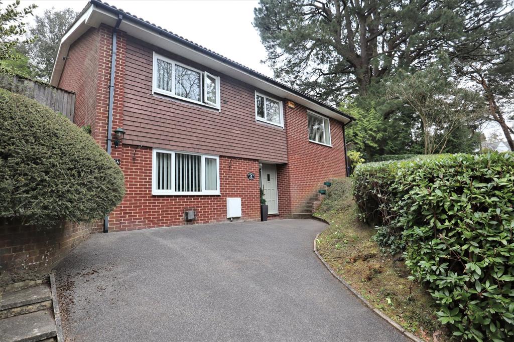 Upper Golf Links Road, Broadstone, BH18 3 bed detached house £600,000