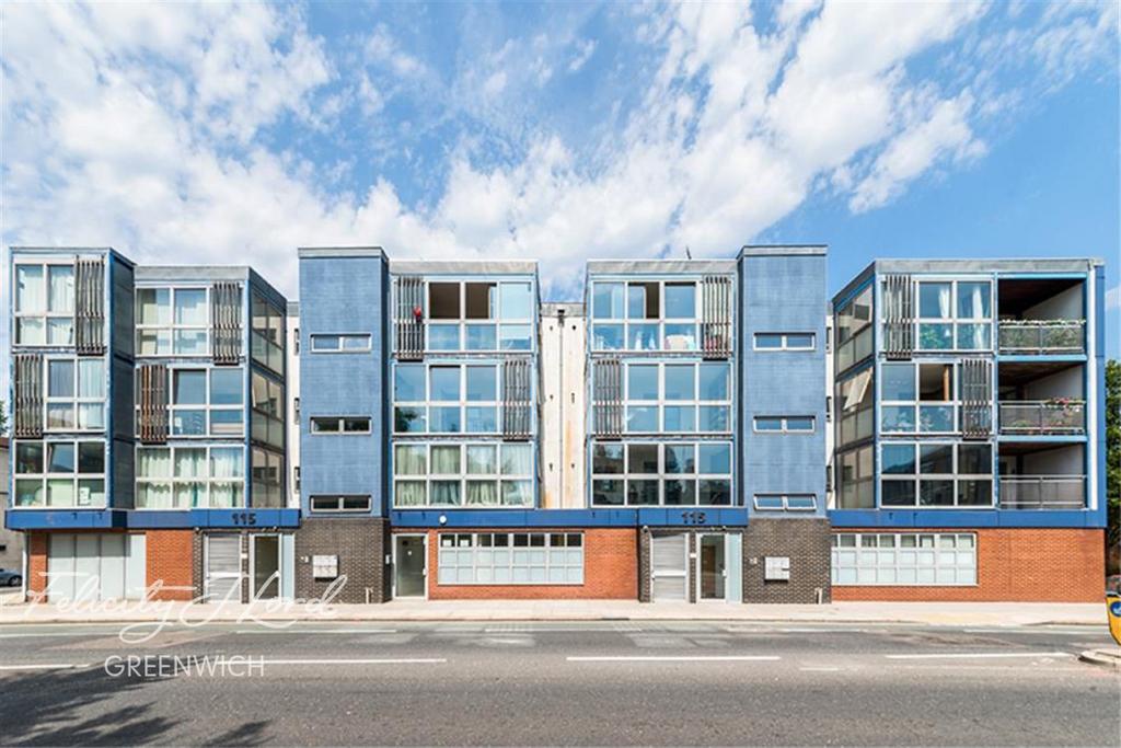 Woolwich Road, SE10 2 bed flat to rent £2,300 pcm (£531 pw)