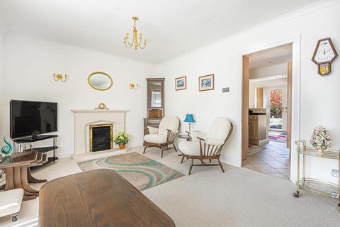 7 Burdock Close, Lightwater, GU18 5YP