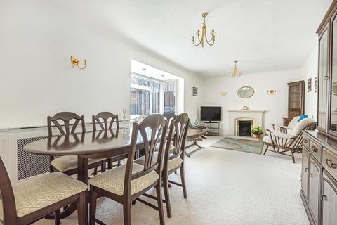 7 Burdock Close, Lightwater, GU18 5YP