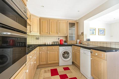 7 Burdock Close, Lightwater, GU18 5YP