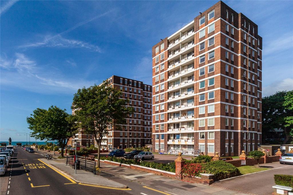 Warnham Court, Grand Avenue, Hove, BN3 2 bed apartment £380,000