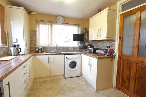 2 Chapels Brow, Darwen, BB3 0EW