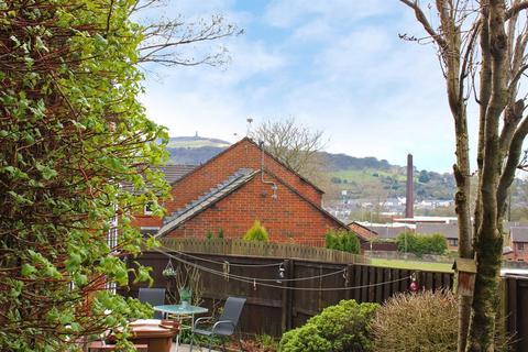 2 Chapels Brow, Darwen, BB3 0EW
