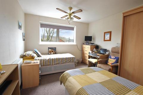 2 Chapels Brow, Darwen, BB3 0EW