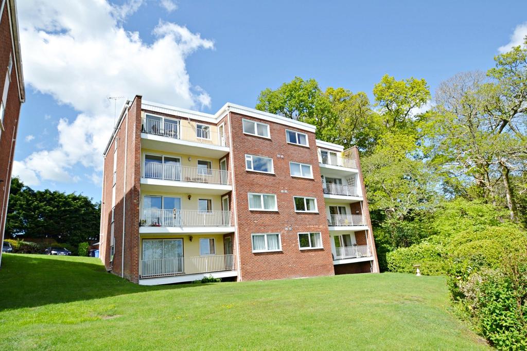 Broadstone 2 bed flat £350,000