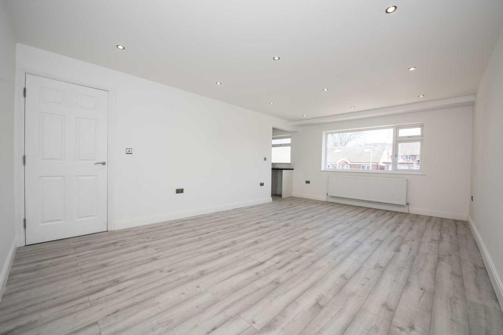Ainsdale Avenue, Salford 2 bed £750 pcm (£173 pw)