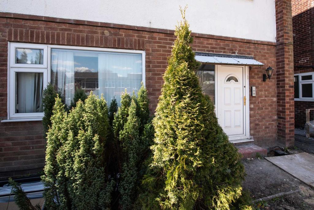Ainsdale Avenue, Salford 2 bed £750 pcm (£173 pw)