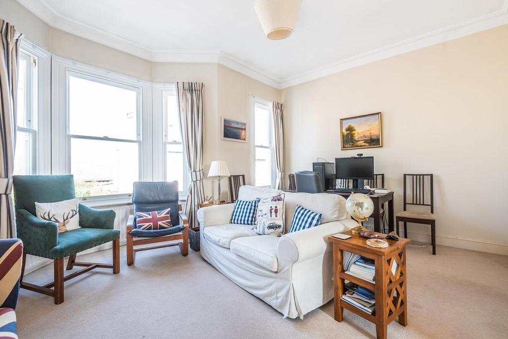 Dorothy Road, Battersea 2 bed flat £675,000