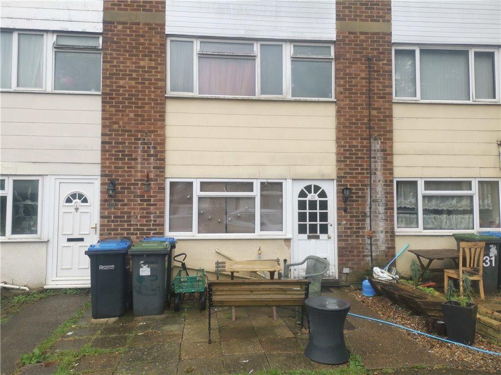 Douglas Road, Addlestone, Surrey... 2 bed £210,000
