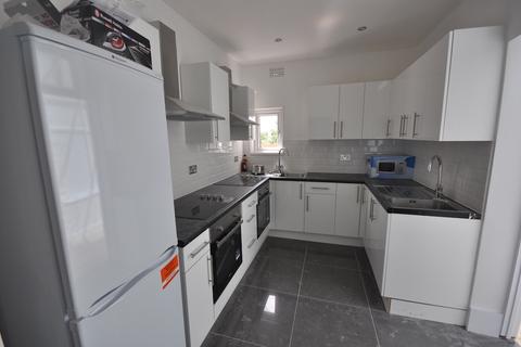 5 bedroom house share to rent - Wells House Road, Acton NW10
