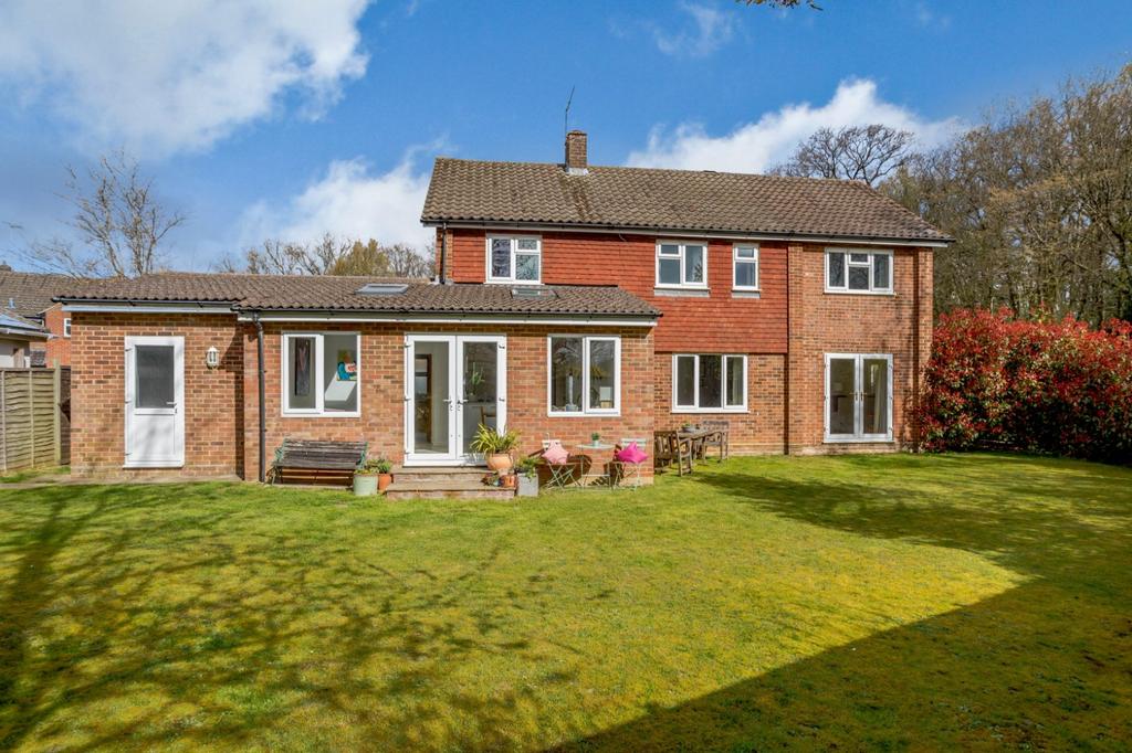 Bloomfield Road, Harpenden 4 bed detached house £1,295,000