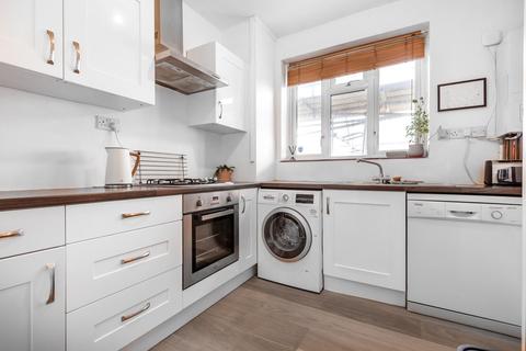 30 Dounesforth Gardens, London, SW18 4QP