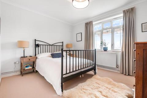 30 Dounesforth Gardens, London, SW18 4QP