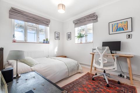 30 Dounesforth Gardens, London, SW18 4QP