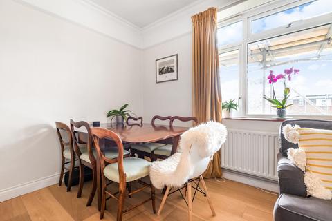 30 Dounesforth Gardens, London, SW18 4QP