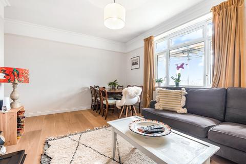 30 Dounesforth Gardens, London, SW18 4QP