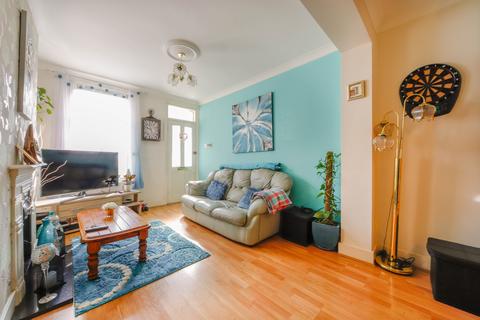 61 Medcalf Road, Enfield, EN3 6HJ