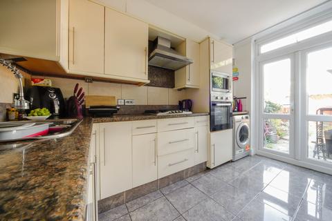 61 Medcalf Road, Enfield, EN3 6HJ