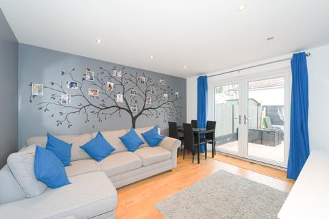 15 Ryebridge Close, Leatherhead, KT22 7QH
