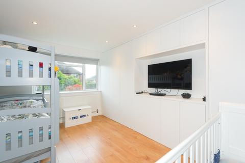 15 Ryebridge Close, Leatherhead, KT22 7QH