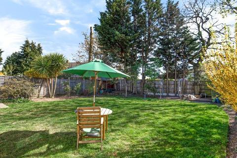 2 Bellmarsh Road, Addlestone, KT15 1QL