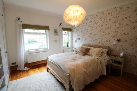 42 Castle Lane, Solihull, B92 8DB