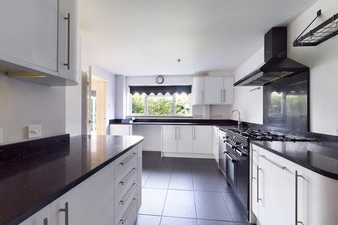 undefined, Trefoil Close, Horsham