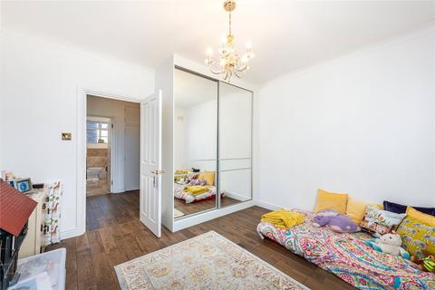 3 bedroom flat to rent, St. Leonards Court, St. Leonards Road, London