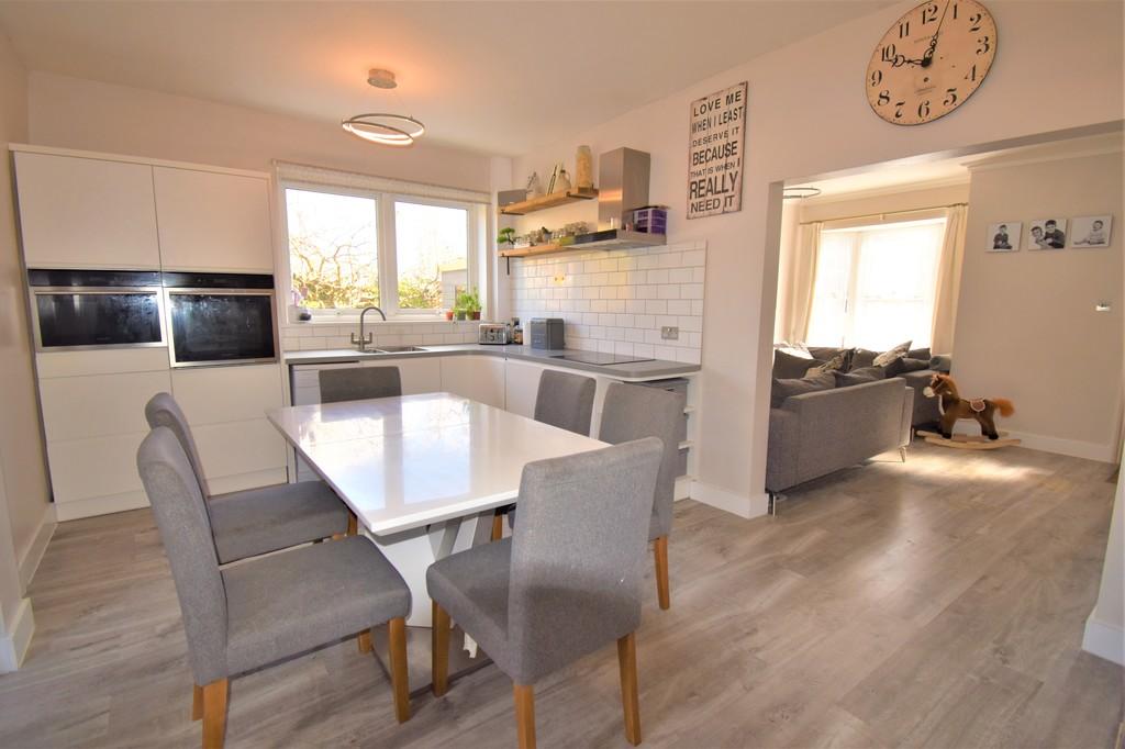North Lane, Aldershot 3 bed end of terrace house £350,000