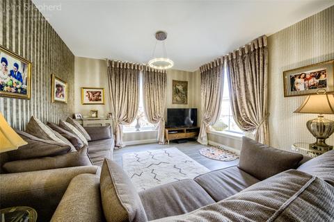 2 bedroom flat for sale, Main Street, Dickens Heath, Shirley, Solihull, B90