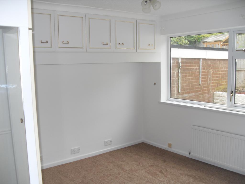 Glovers Close, Meriden CV7 7PB 2 bed bungalow £995 pcm (£230 pw)