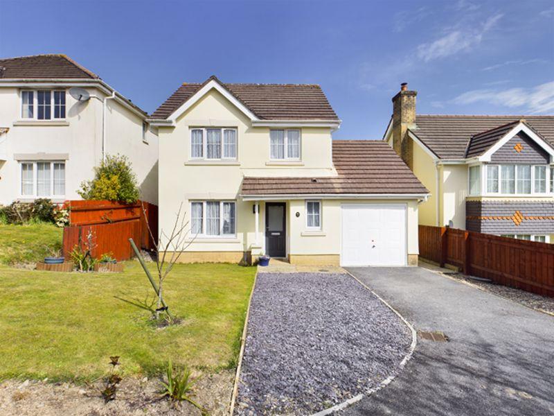 Maes y Wennol, Pentremeurig Road, Carmarthen 3 bed detached house £