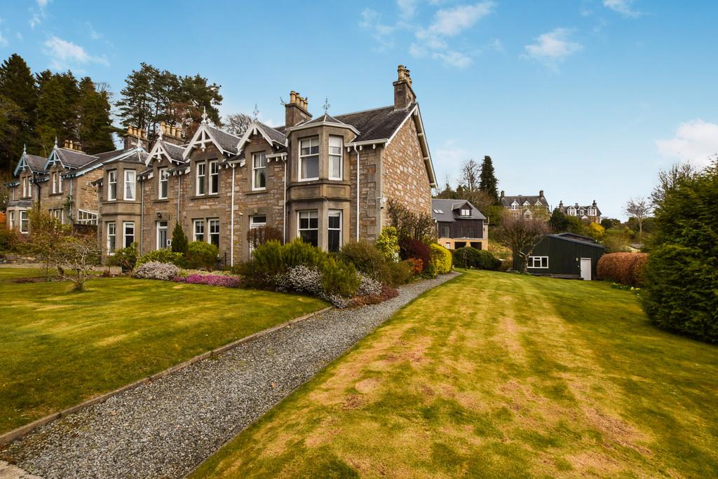 Road, Pitlochry 3 bed semidetached house £270,000
