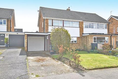 3 bedroom semi-detached house to rent, Brooklands Road, Headcorn