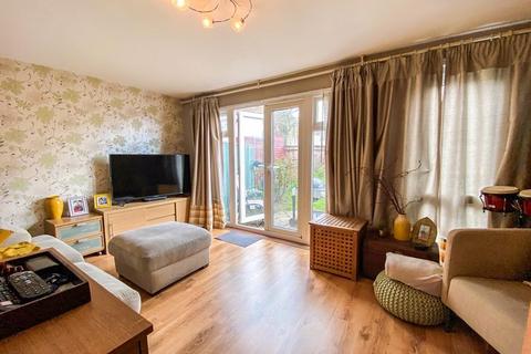 27 Rosemary Close, South Ockendon, RM15 6JJ