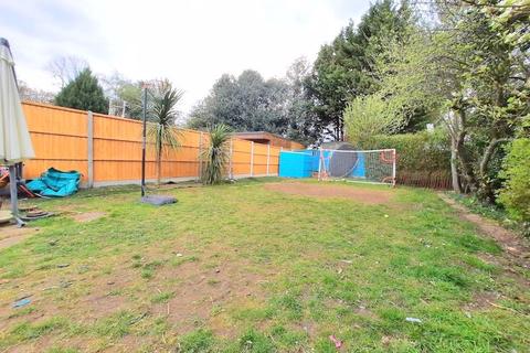16 Benedict Drive, Feltham, TW14 8JL