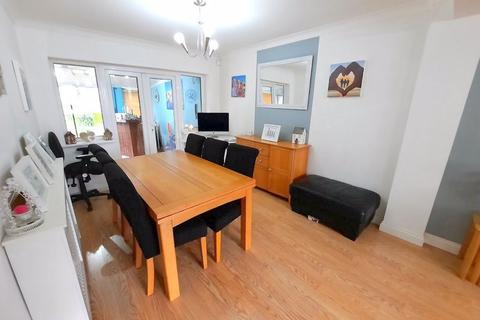 16 Benedict Drive, Feltham, TW14 8JL