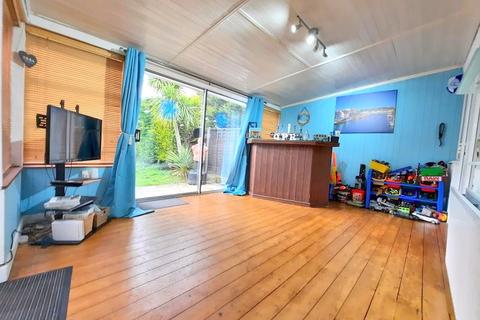 16 Benedict Drive, Feltham, TW14 8JL
