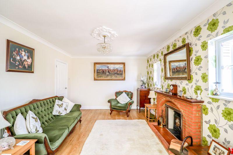 Romsey Road, Benfleet 2 bed bungalow £1,600 pcm (£369 pw)