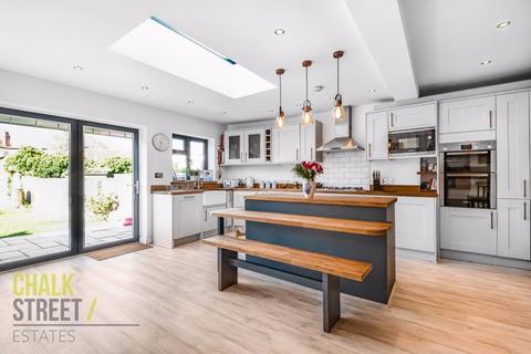 41 Cavenham Gardens, Hornchurch, RM11 2AU