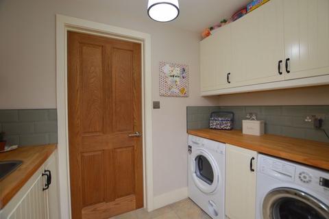 Bromley Warminster Road, Stapleford, Salisbury, SP3 4LT