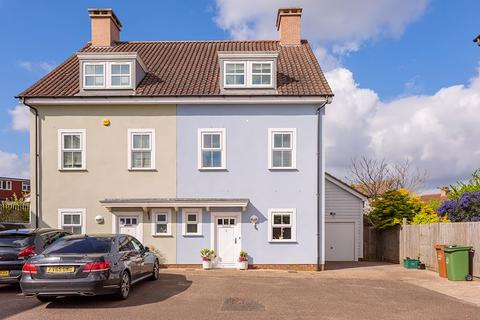 4 Fordham Close, Worcester Park, KT4 8FF