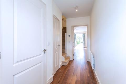 4 Fordham Close, Worcester Park, KT4 8FF