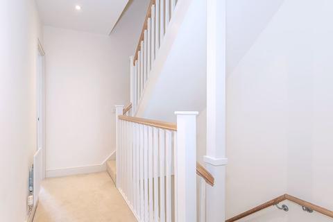4 Fordham Close, Worcester Park, KT4 8FF
