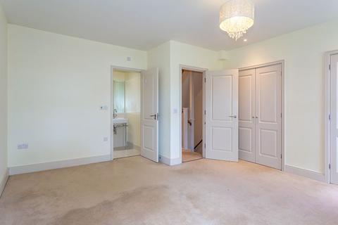 4 Fordham Close, Worcester Park, KT4 8FF