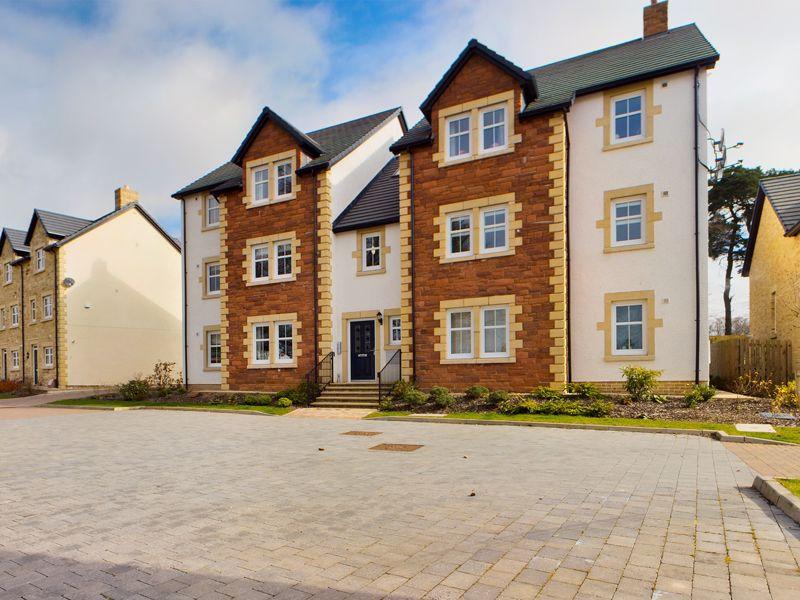 Elphinstone Crescent, Biggar 2 bed apartment £625 pcm (£144 pw)