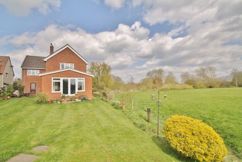 Bridge End, DorchesteronThames 4 bed detached house £850,000
