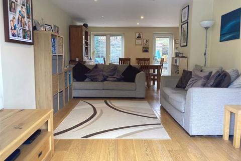 99 Springbank Close, Farsley, Pudsey, LS28 5TP