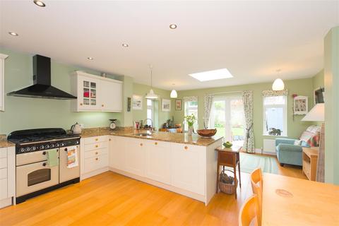 30 Cockshot Road, Reigate, RH2 7HB